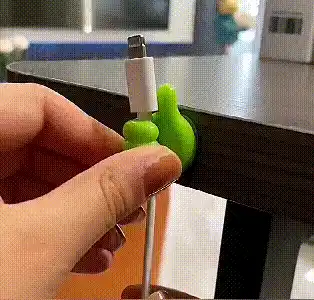 Animated GIF demonstrating the thumb hook